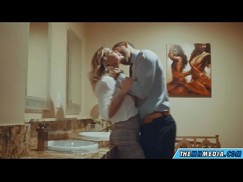 ❤️ Når en barmfagre blondine forfører deg på et offentlig toalett ❤️❌ Pornovideo på porno no.com-porn-zog.ru ❌